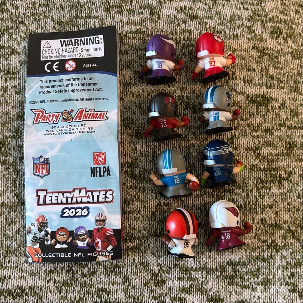 Teeny Mates NFL 2026 
Current Series - bag of 8 
No duplicates in each bag